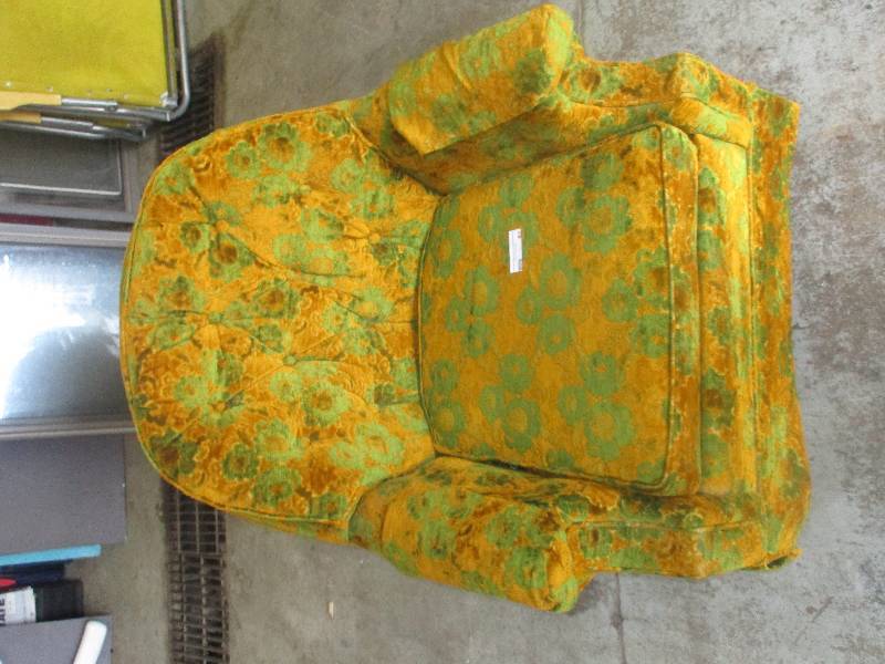 lot 62 image: vintage chair in great shape