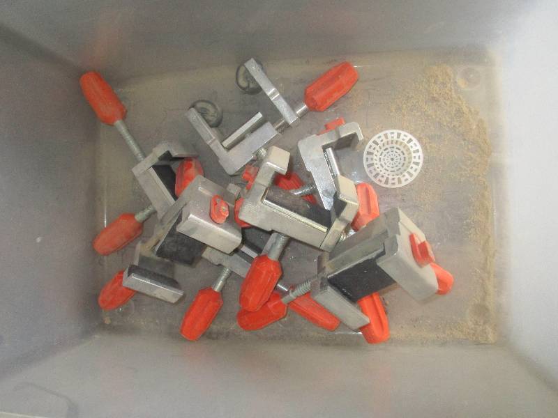 lot 79 image: 7 wood working clamps in tote