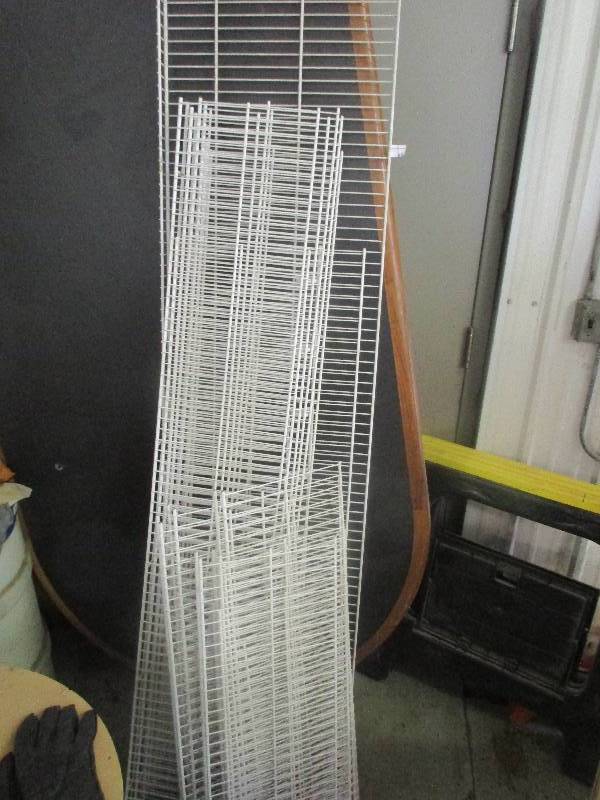 lot 81 image: 20 wire shelving assorted sizes