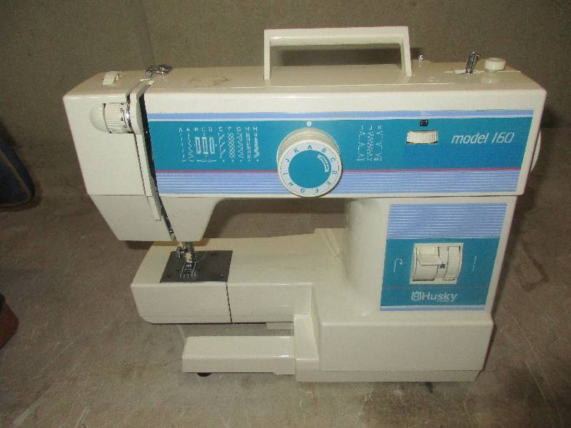 lot 88 image: husky sewing machine w case Model number 160