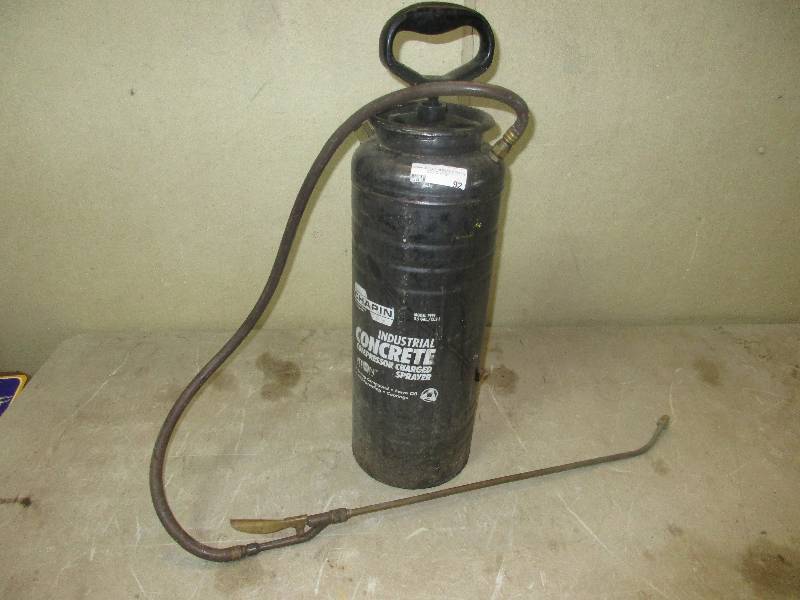 lot 92 image: Chapin industrial concrete compressor charged sprayer