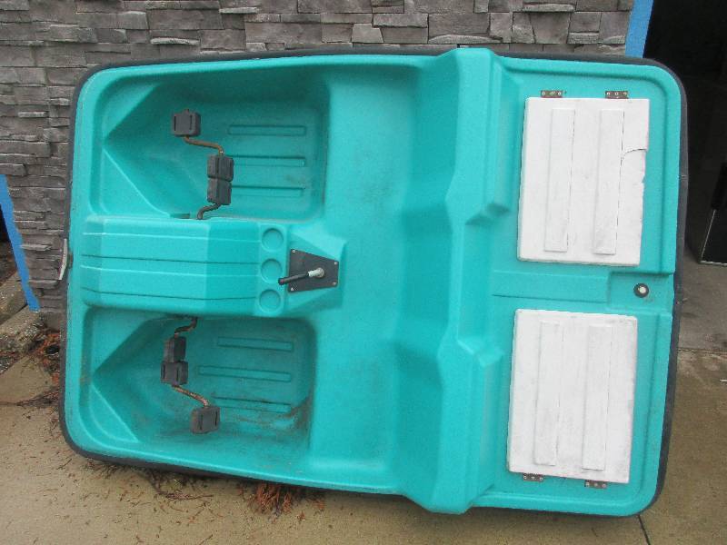 lot 93 image: 2 person paddle boat