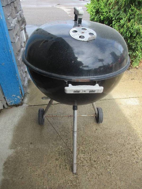 lot 97 image: Weber grill