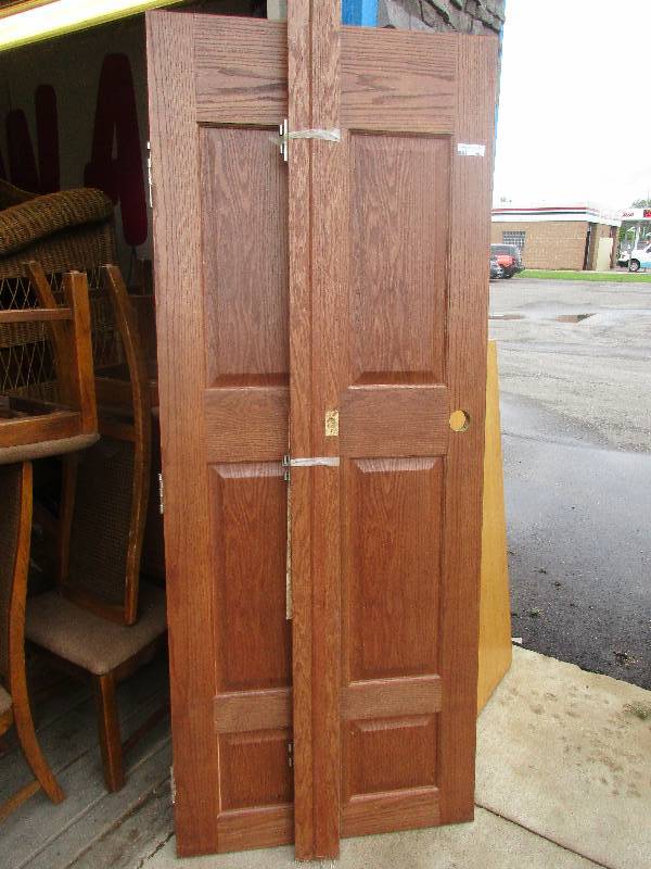 lot 105 image: 80 x 32 solid wood door and frame