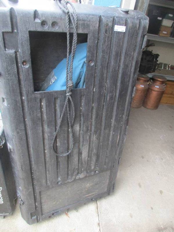 lot 111 image: portable ice house - unknown condition