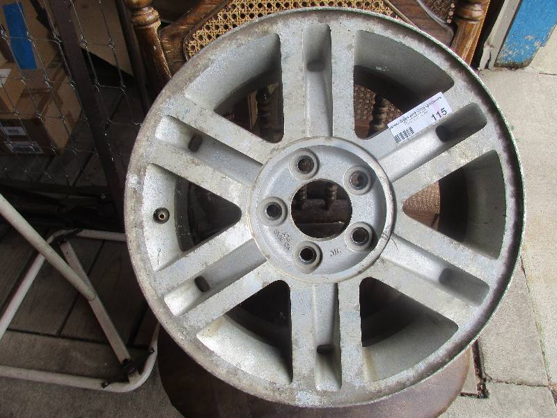 lot 115 image: 5 lug aluminum rim