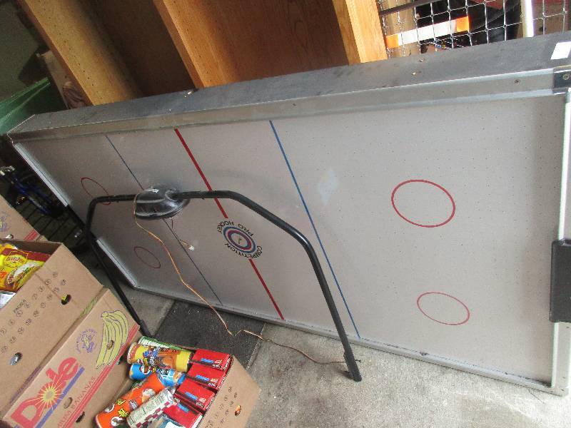 lot 117 image: air hockey table