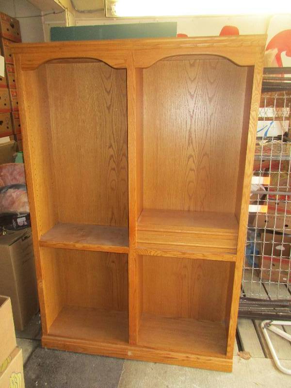 lot 118 image: 4 x 6 book shelf