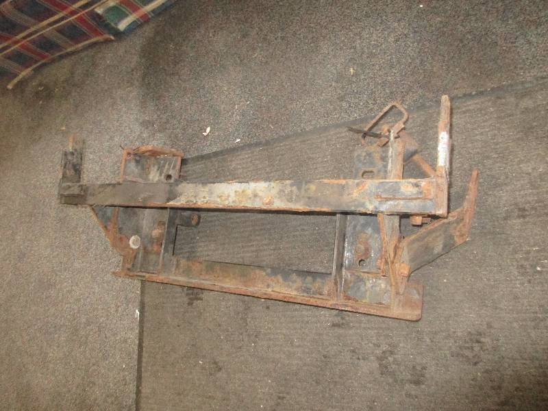 lot 138 image: western snow plow mount