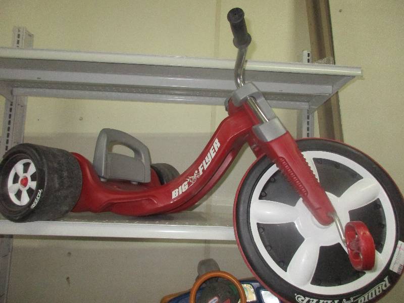 lot 141 image: radio flyer big wheel