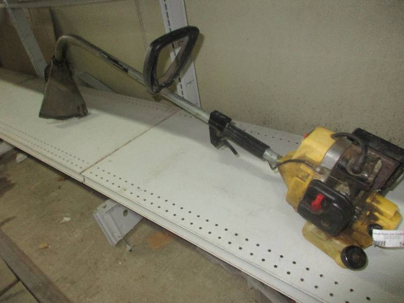 lot 147 image: edger beaver weed whipper
