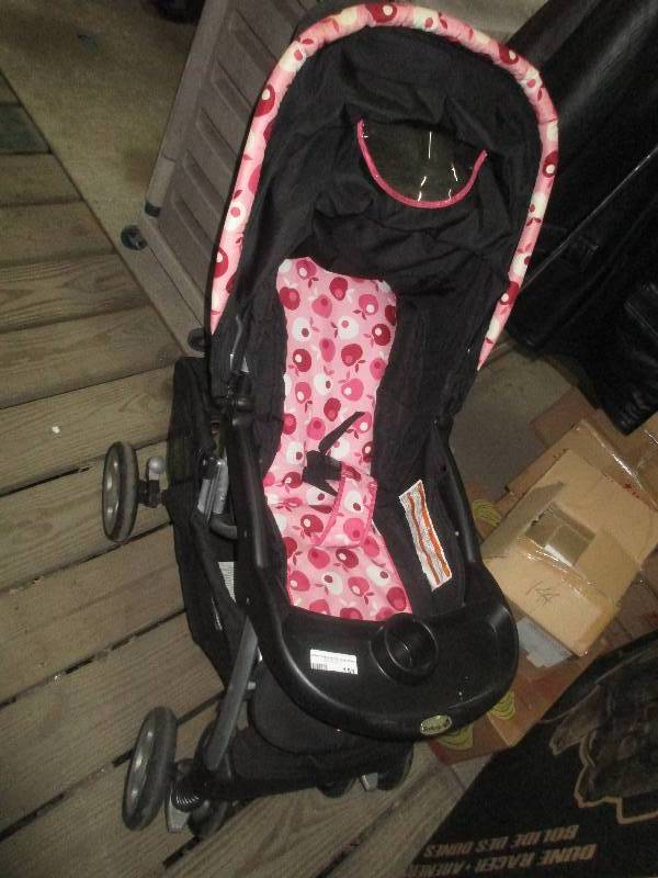 lot 153 image: safety first stroller