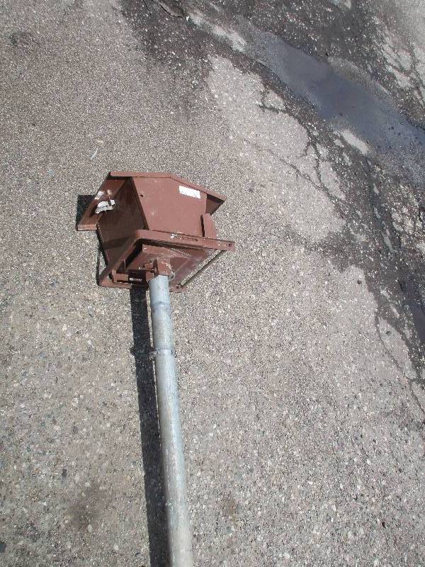 lot 161 image: bird feeder on long pole