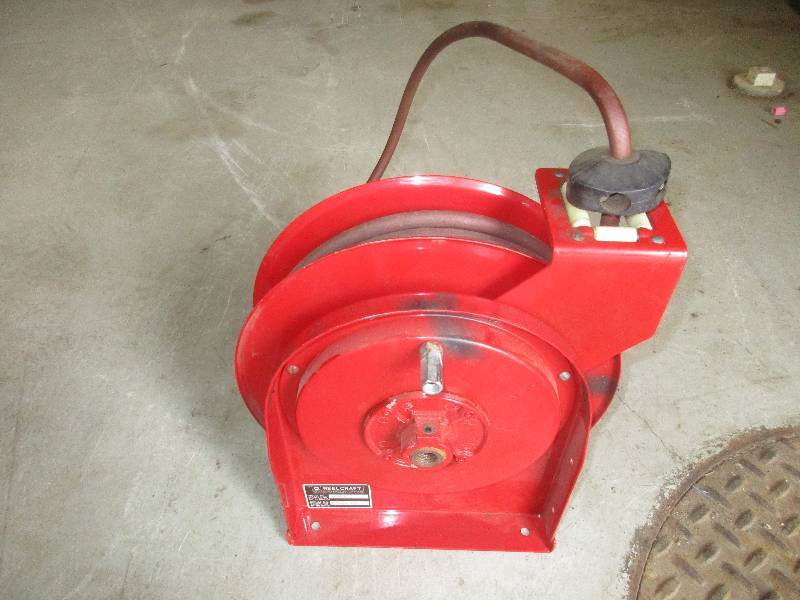 lot 168 image: reel craft air hose reel - retail 200$ 