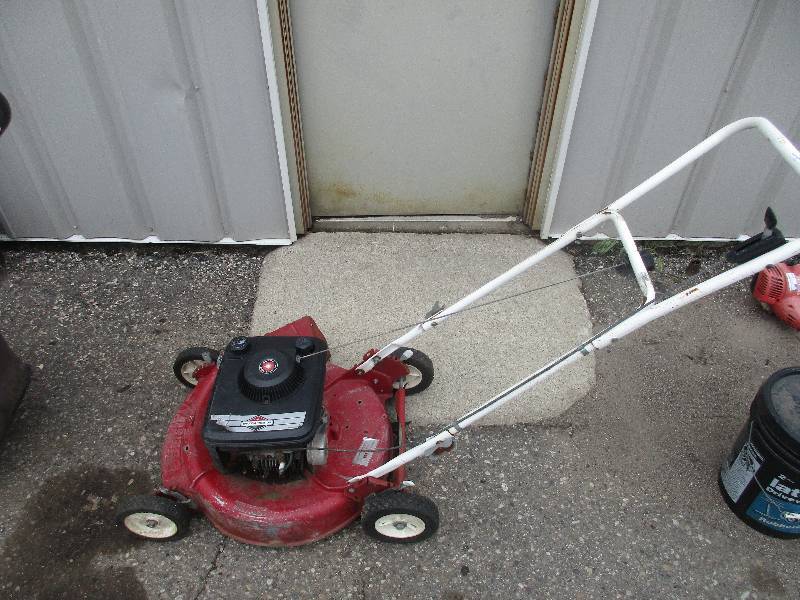 lot 171 image: snapper 3.5 HP push mower