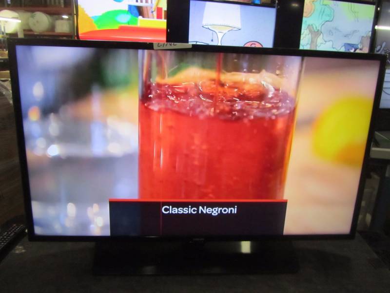 lot 21 image: Samsung UN40J5200 40-Inch 1080p Smart LED TV (2015 Model)