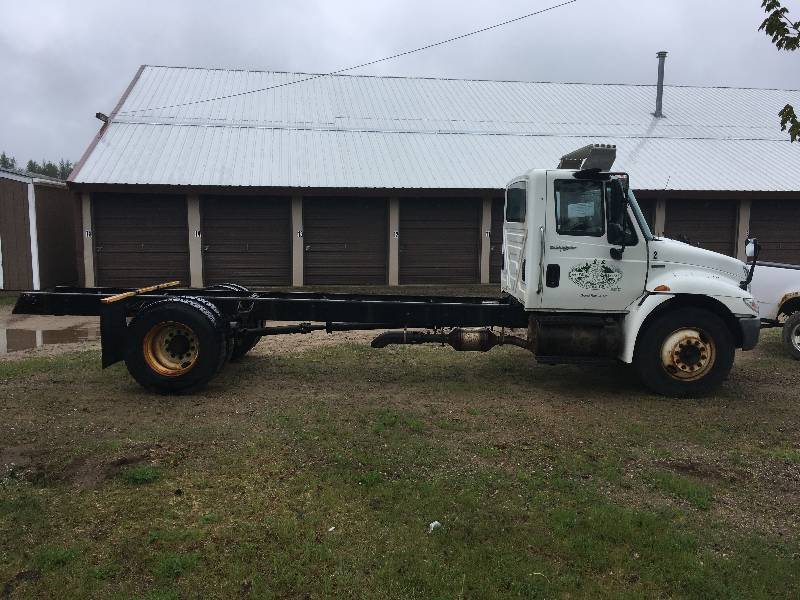 2009 International Truck 4x2 Conv CabChassis Durastar