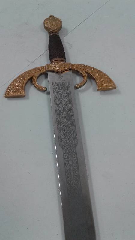 lot 23 image: Replica Sword - Good Condtion