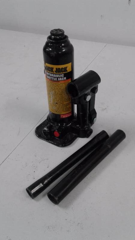 lot 24 image: Black Jack 2 Ton Hydraulic Bottle Jack - Works