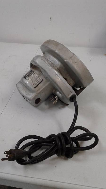 lot 28 image: Old Skilsaw 6-12 Circular Saw corded - Tested Works