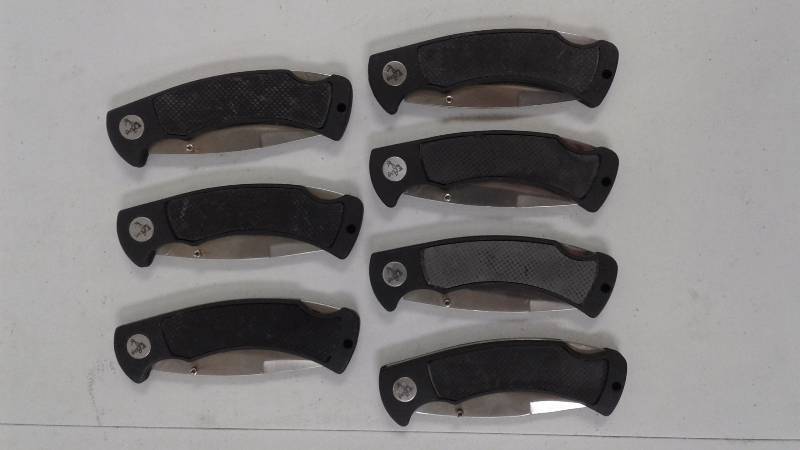 lot 45 image: Lot of 7 Frost Cutlery Flying Falcon Knives - Serrated Blades