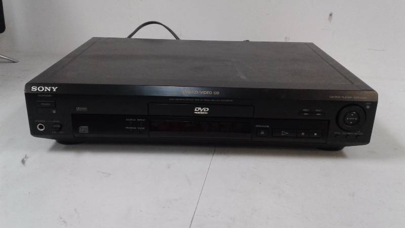 lot 59 image: Sony DVD player with remote TESTED WORKS