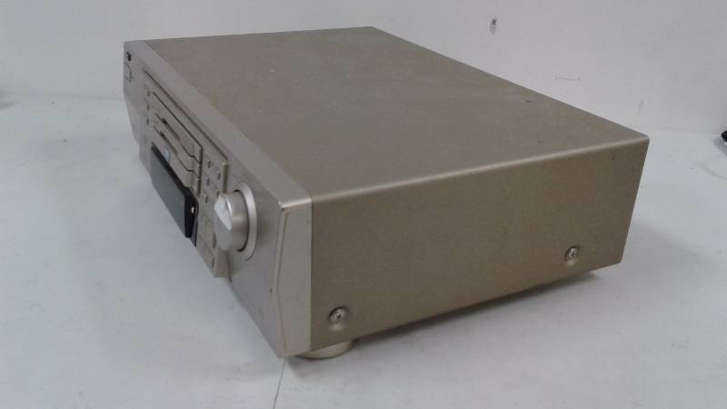 lot 36 image: JVC 3 Disc DVD Player - NO REMOTE - TESTED WORKS