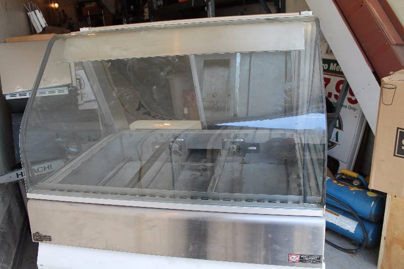 lot 5 image: Deli Hot Case