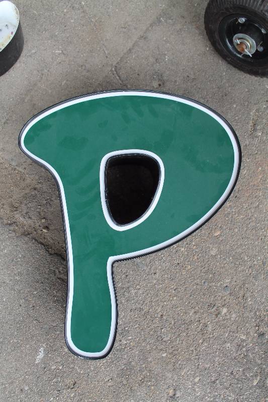 lot 40 image: Channel Letter P Green