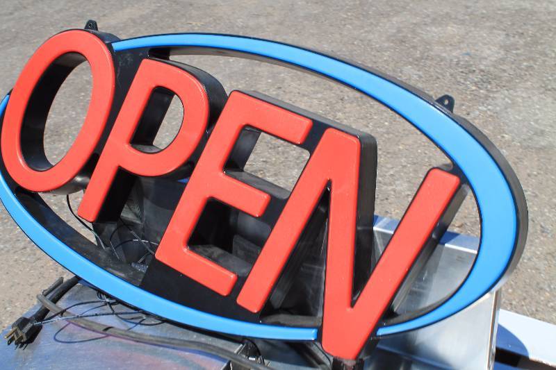 lot 21 image: Open Sign