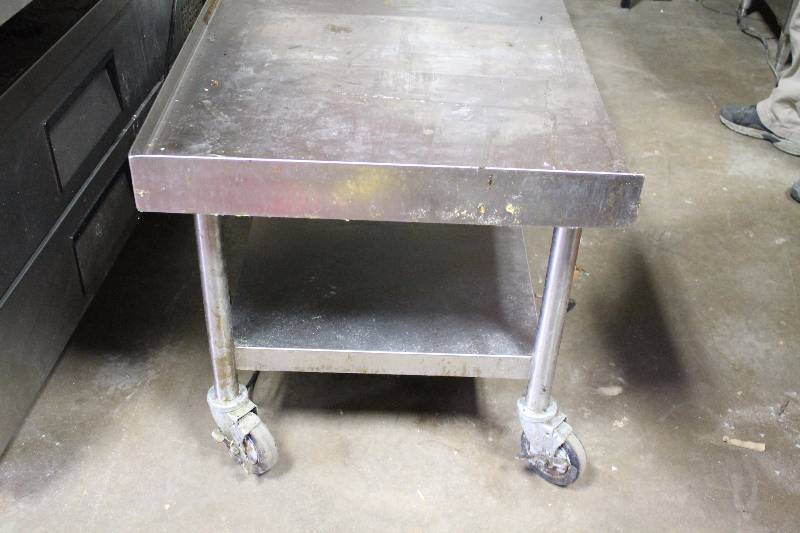 lot 8 image: Prep Table