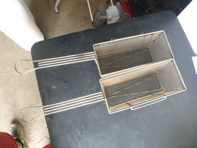 2 Fryer Baskets