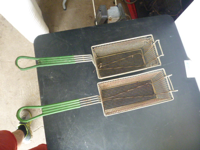 2 Fryer Baskets