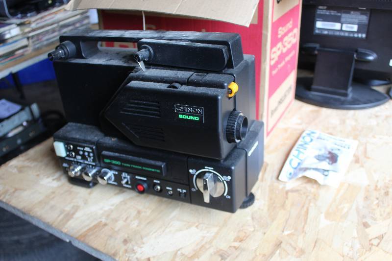 lot 78 image: Chinon Sound Projector w Manual