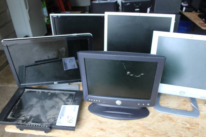 lot 67 image: Lot of (6) Computer Monitors