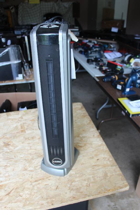 lot 38 image: Lasco Ceramic Air Heater