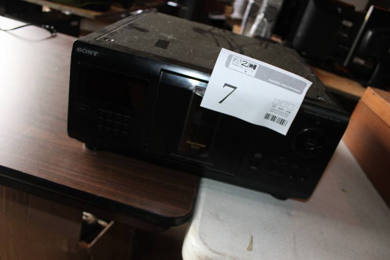 lot 7 image: Sony Compact Disc Player