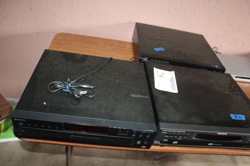 lot 28 image: Lot of (3) Electronics Includes Sony 5-CD Changer, Magnavox CDC748 Compact Disc Carousel Changer, JVC P-E-M D-D-Converter