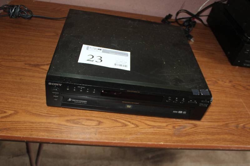 lot 23 image: Sony DVP-NC615 5-CD Changer