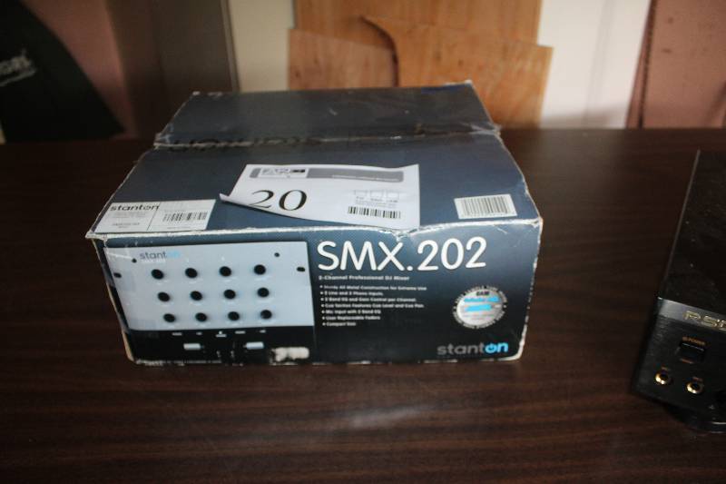 lot 20 image: Stant SMX202 Professional Table Top Mixer w Manual