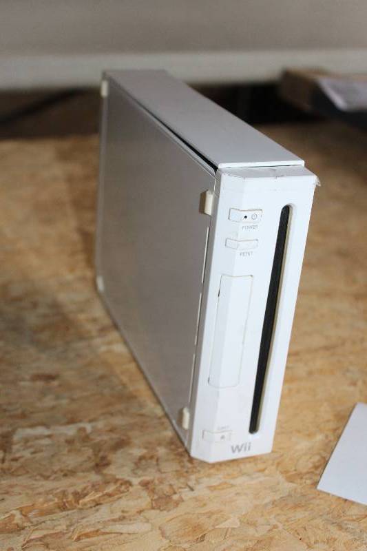 lot 96 image: Wii Video Game System
