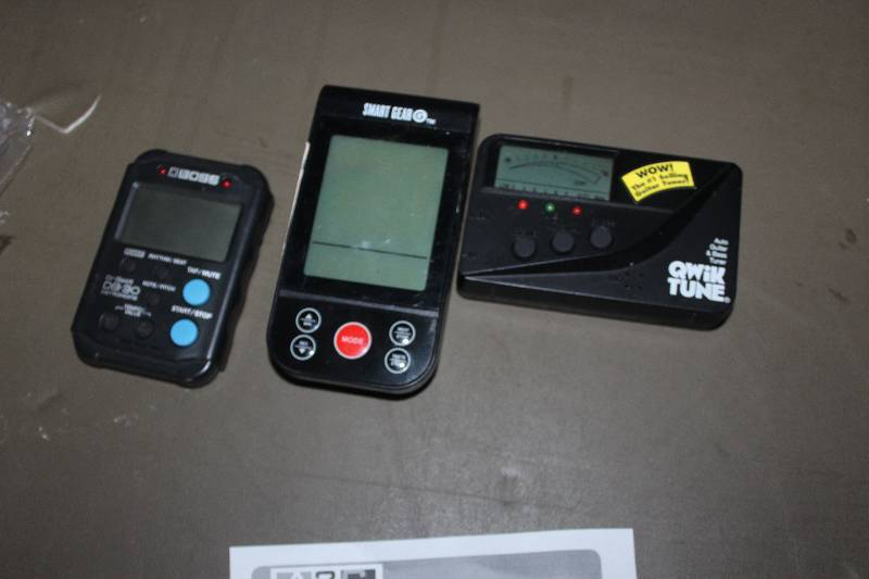 lot 106 image: Portable Electronics