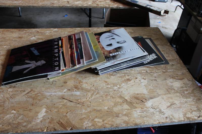 lot 104 image: Misc LPs