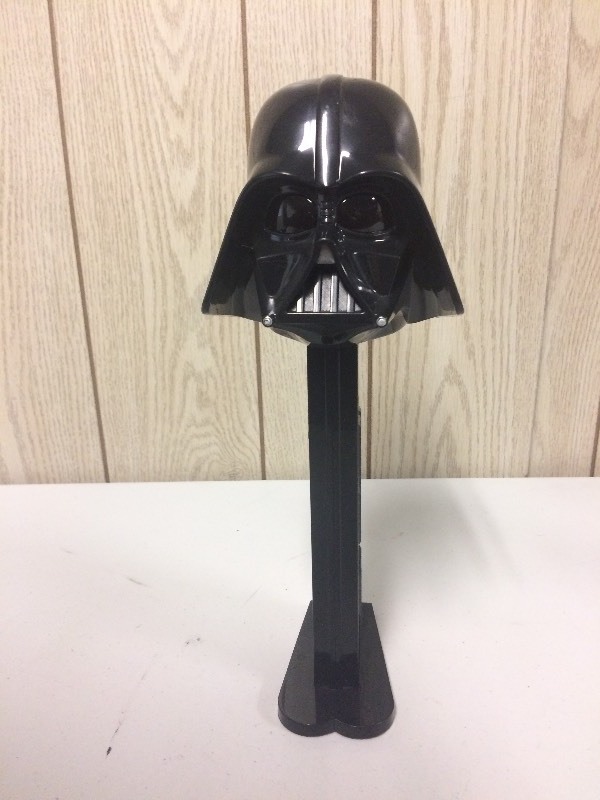 lot 2 image: 13 Darth Vader Pez Dispenser with Sound