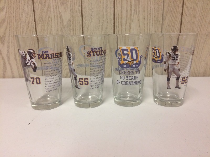 lot 7 image: 4 Miller Lite MN Vikings Glasses