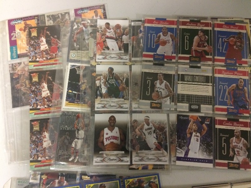 lot 10 image: Basketball Football Baseball Trading Cards