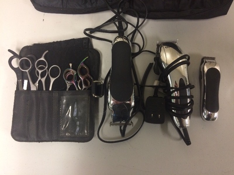 lot 18 image: Electric Hair Trimmers  Hair Scissorsshearsthinners