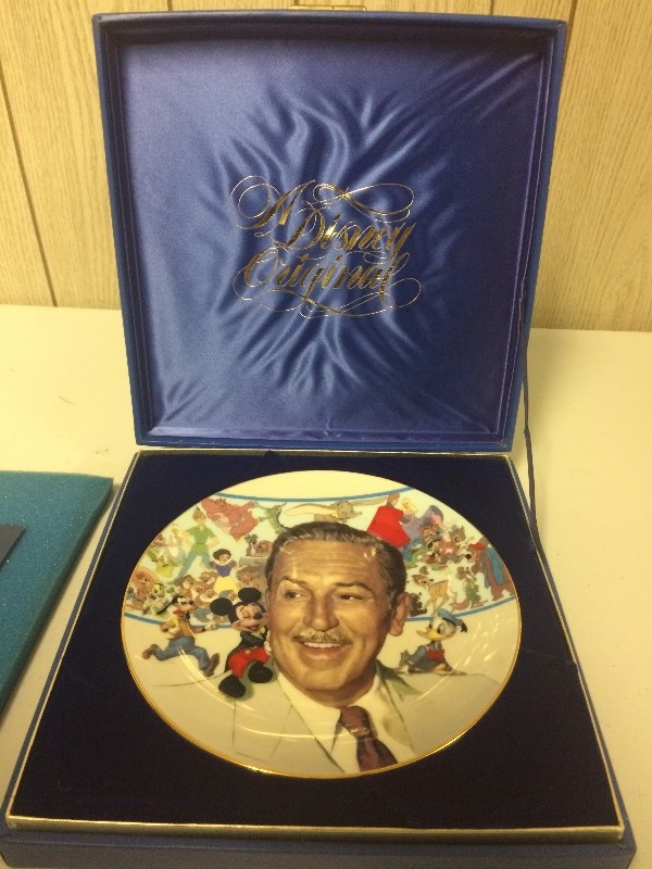 lot 19 image: Walt Disney Commemorative Plate in Case
