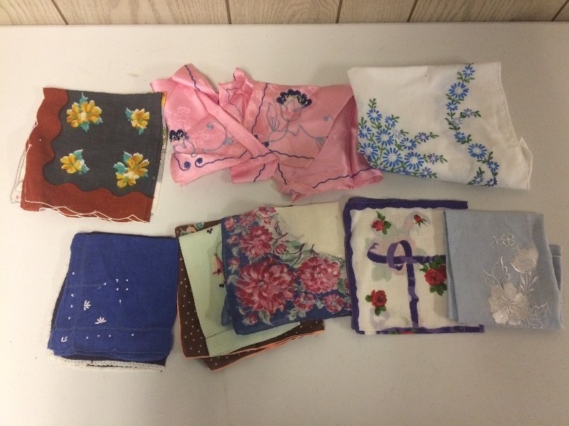 lot 20 image: 11 Vintage Handkerchiefs & 1 Embroidered Table Runner