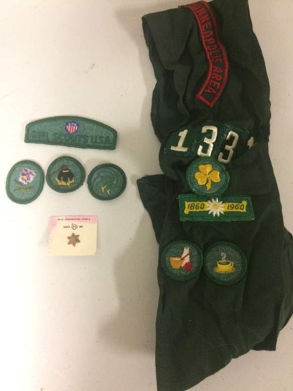 lot 21 image: Vintage Girl Scouts Patches